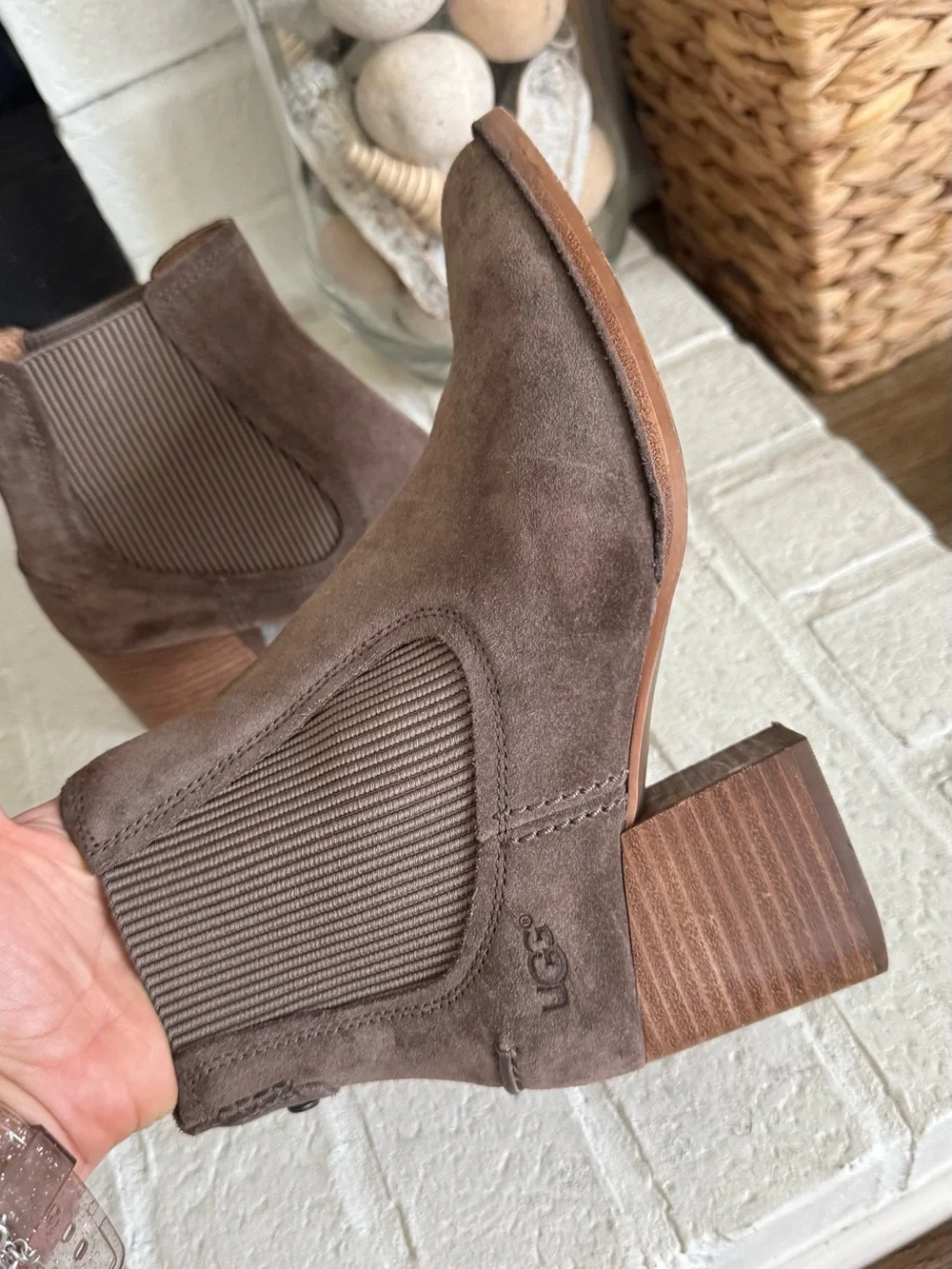 UGG Women’s Brown Suede Chelsea Ankle Boots Block Heel Pull On Size US 7.5 EU 38
